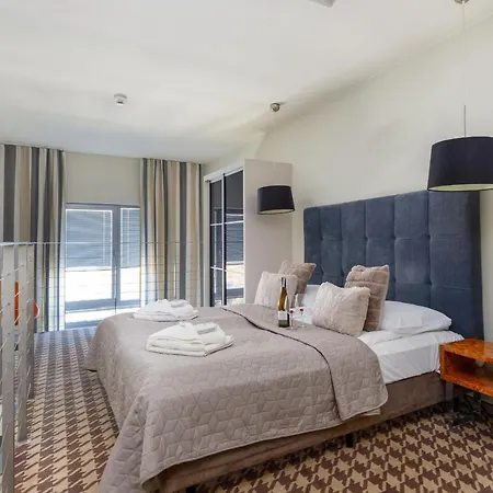 Mezzanine In 5 Star With Swimming Pool By Renters Apartmanhotel 3*