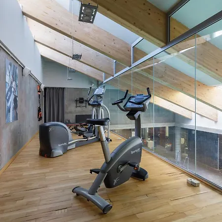 Apartmanhotel Mezzanine In 5 Star With Swimming Pool By Renters 3*