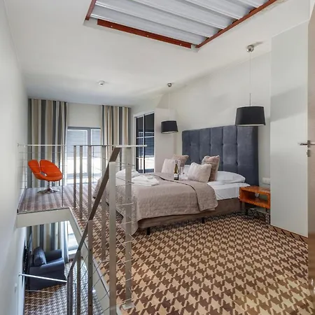 Mezzanine In 5 Star With Swimming Pool By Renters Apartmanhotel